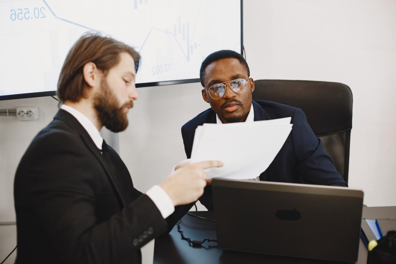Financial analysis learning environment with modern technology and collaborative workspace