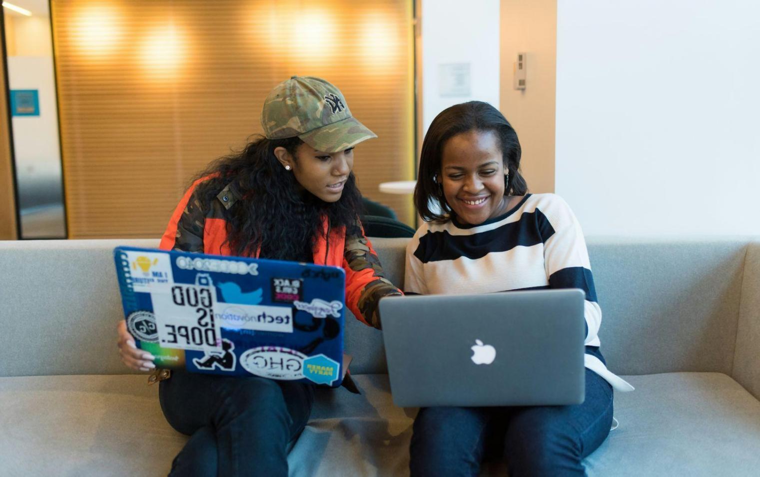 Students working with financial analysis software and real market data in collaborative learning environment